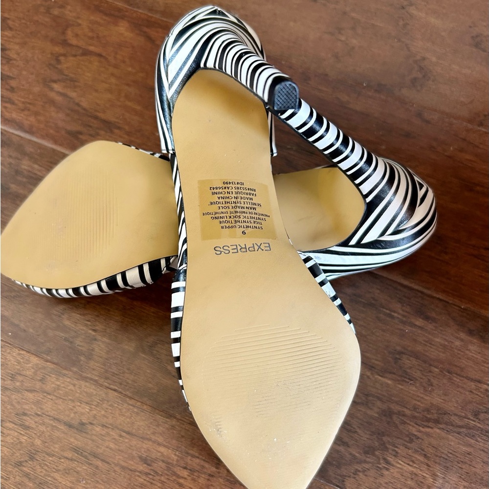Express Heels - Picture 4 of 6